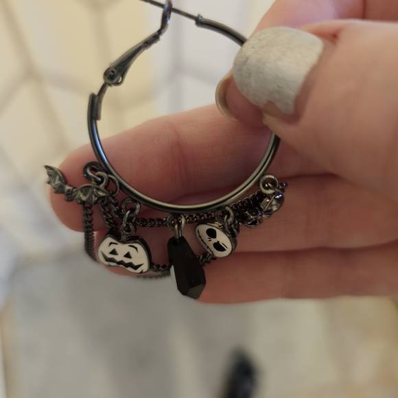 NWOT Nightmare Before Christmas Earrings - Picture 5 of 5